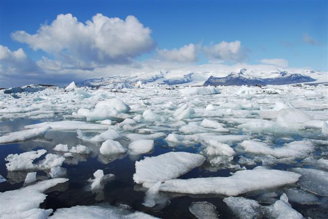 Greenland´s ice cap melts rapidly during extended summer period.