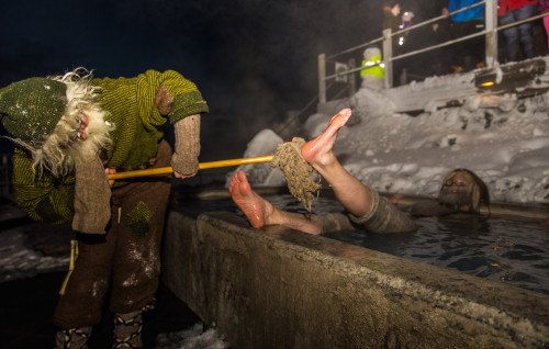 Yule lad taking a bath