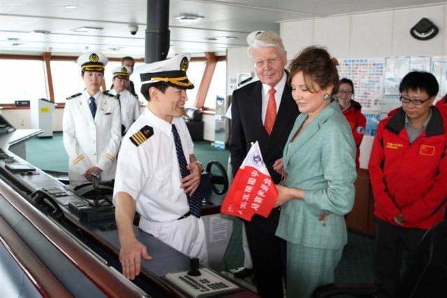President Grímsson and his wife talking to the crew.