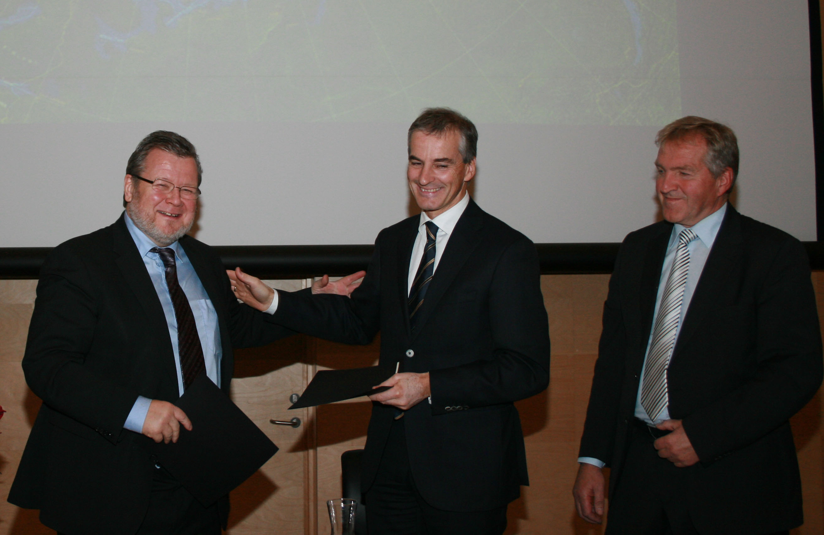 Össur Skarphéðinsson, Mr. Jonas Gahr Störe and Mr. Stefán B. Sigurðsson, rector of the University of Akureyri