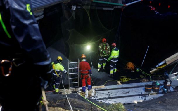 Rescue workers searching for a missing man in a fissure, Grindavík, Iceland